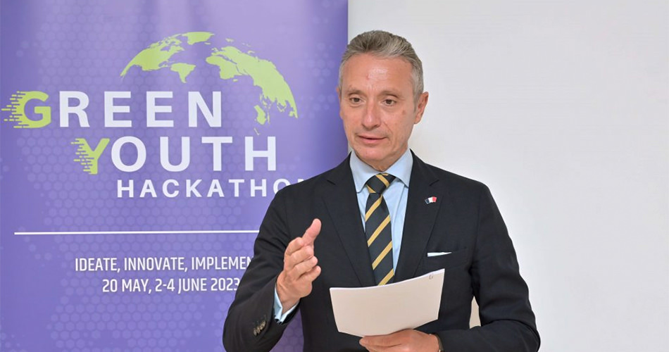 A man is presenting at the Green Youth Hackathon